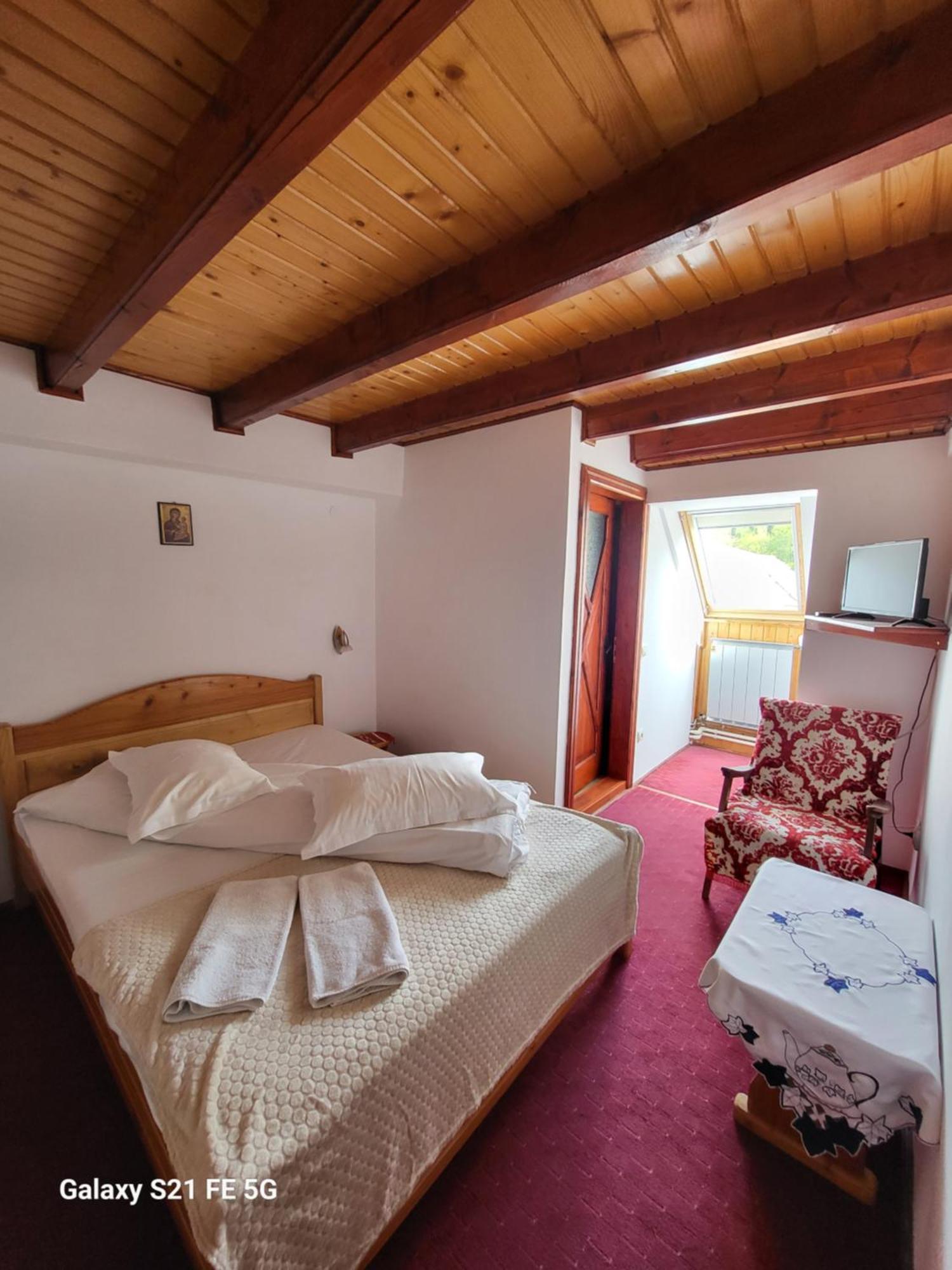 Casa Ernst Hotel Моечу де Жос Екстериор снимка