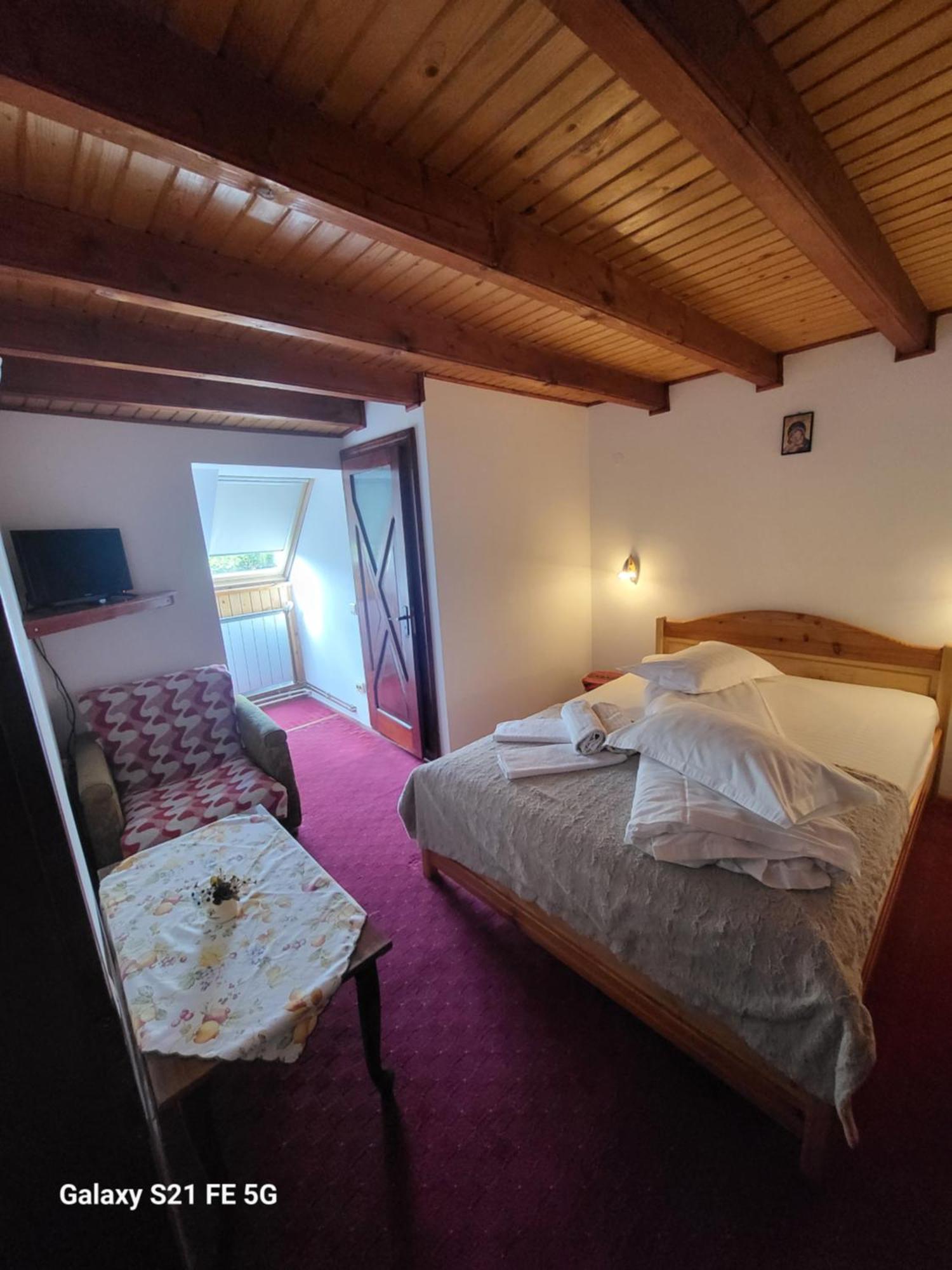 Casa Ernst Hotel Моечу де Жос Стая снимка